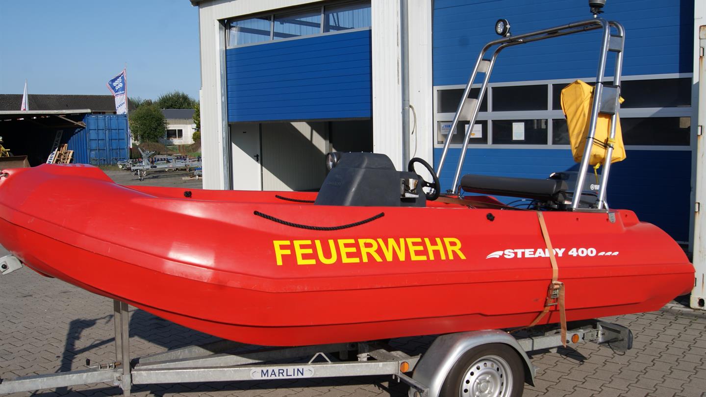 Steady 400 Rettungs- und Feuerwehrboot